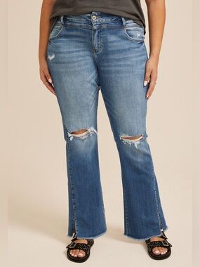 NWT KanCan Women's 20x32 Mid Rise Twisted Seam Bootcut Jeans Distressed Raw Hem